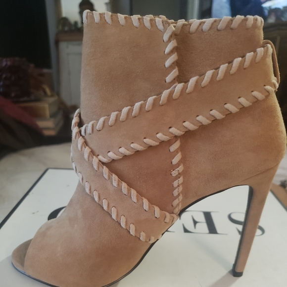 SENSO Shoes - New in Box. Gorgeous Tan Suede Boots from Revolve.com Hot 🔥 List.
